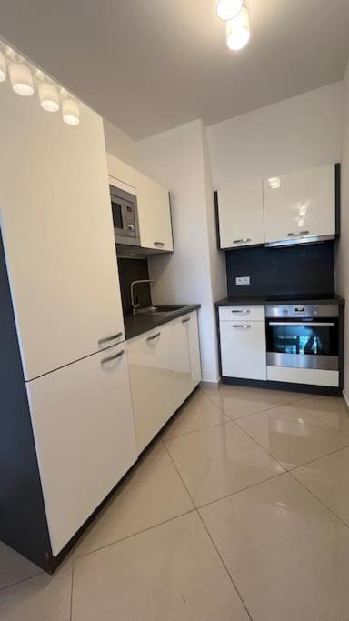Residence Garden Tower - Parking Прага Екстериор снимка