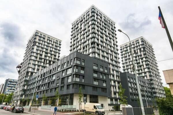 Residence Garden Tower - Parking Прага Екстериор снимка