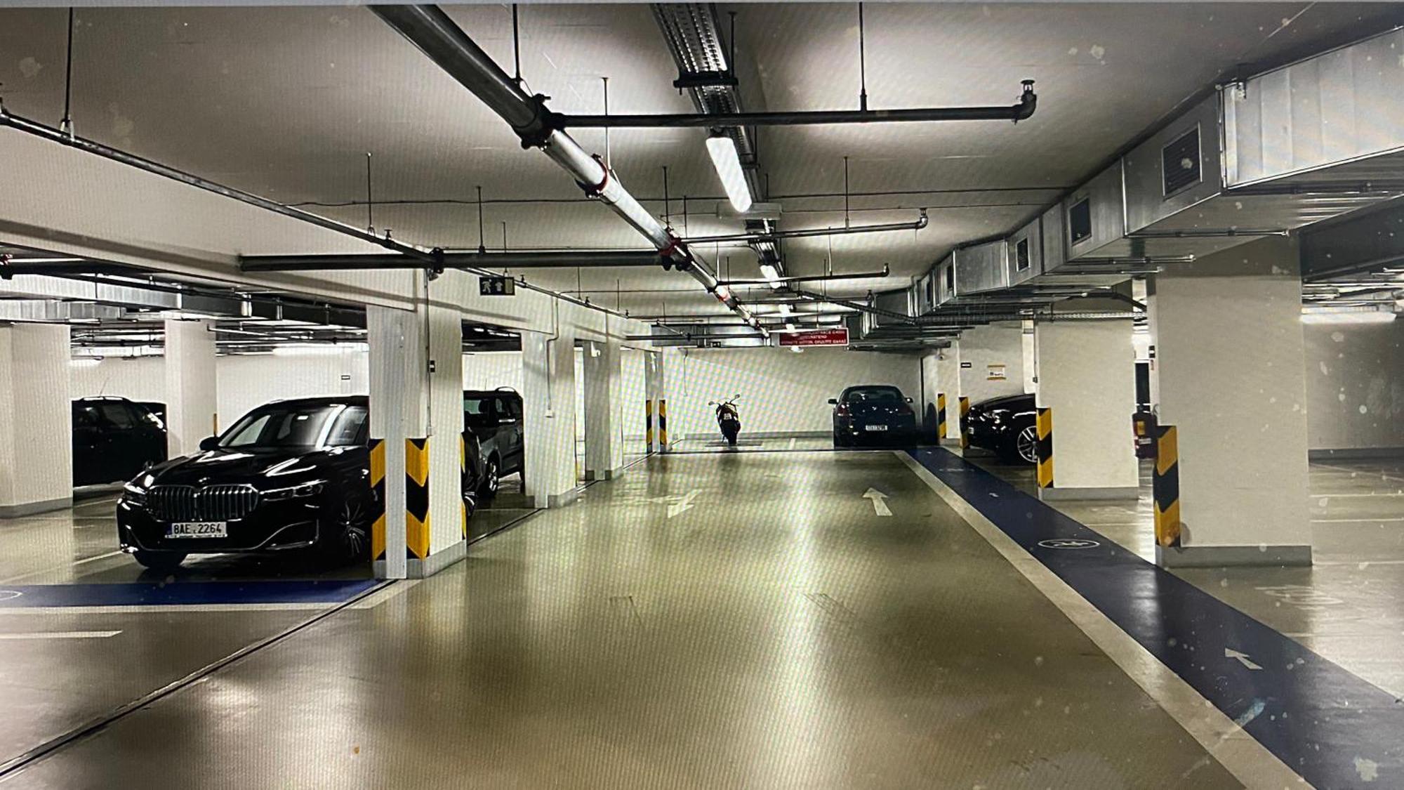Residence Garden Tower - Parking Прага Екстериор снимка