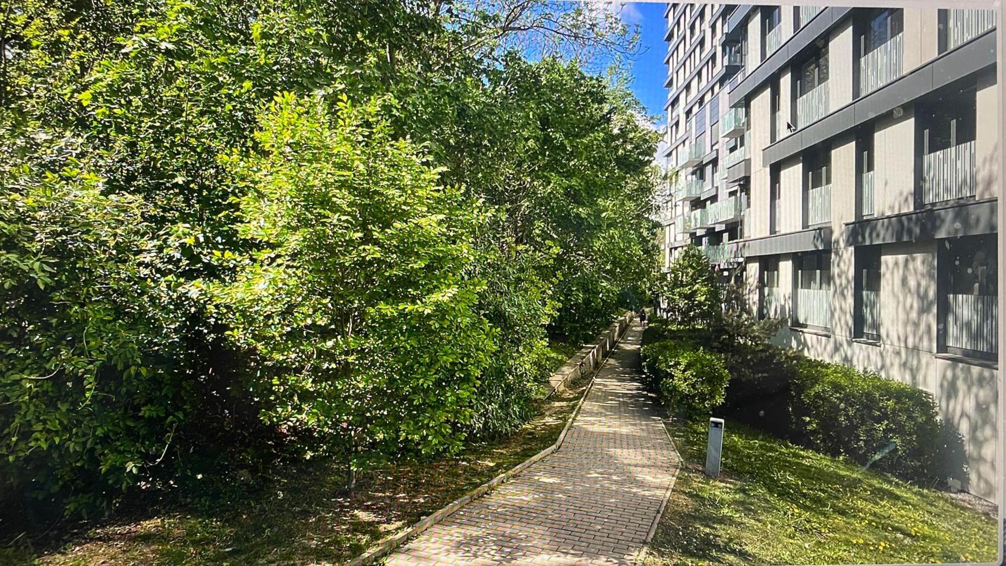 Residence Garden Tower - Parking Прага Екстериор снимка